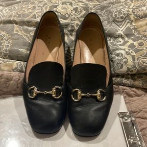 Black horse it Gucci loafers